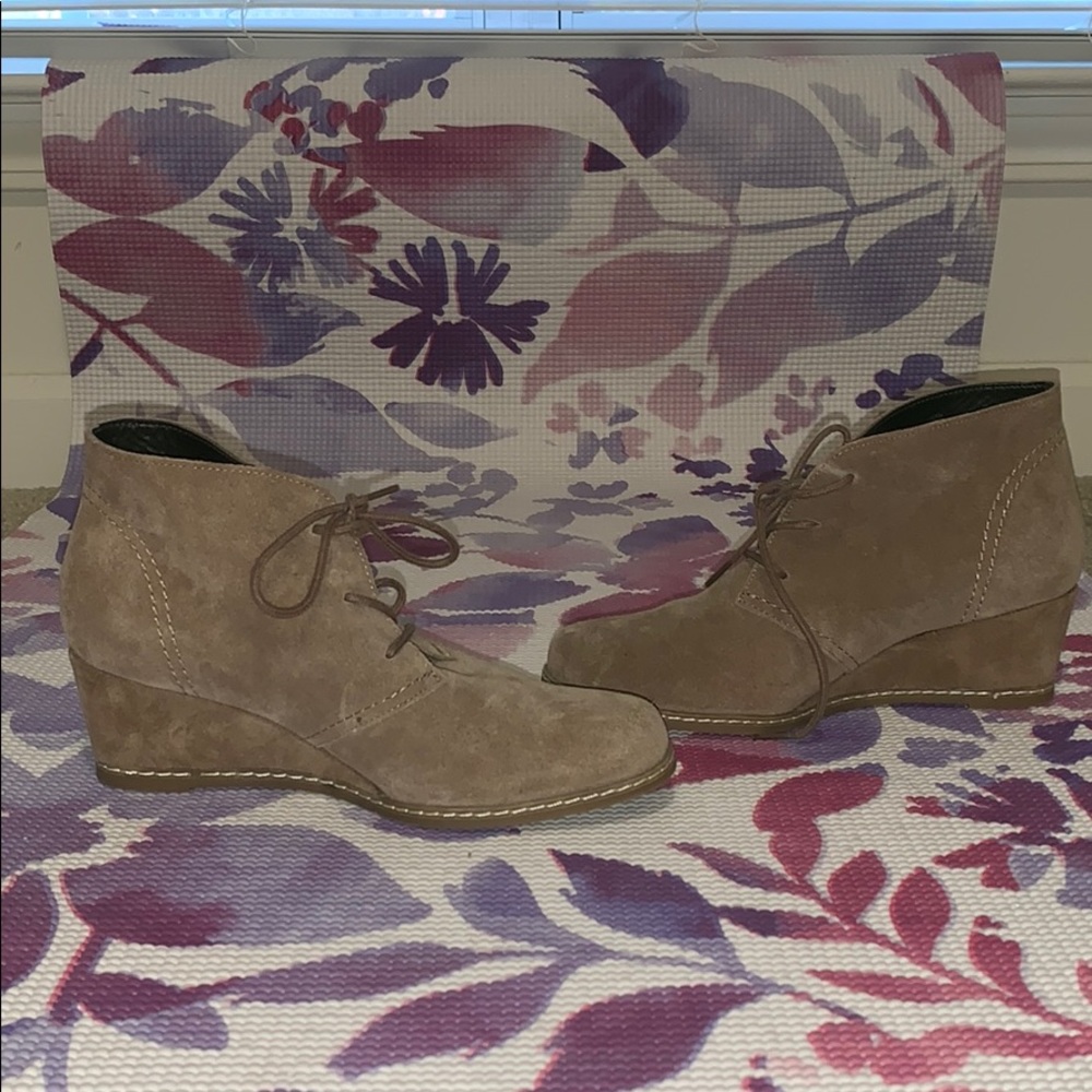 Shoes - Picture 3 of 3